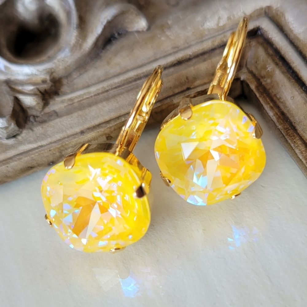☀️🔥HP🔥☀️NEW Swarovski Crystal Earrings in Gold - Picture 7 of 7